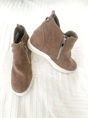 Steve Madden Girls Brown Suede Boots Size 1